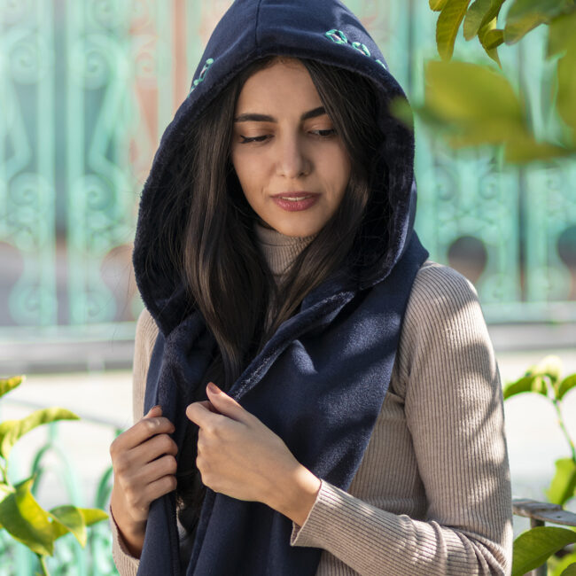 Alternative view of Idelbi Hoodie Scarf