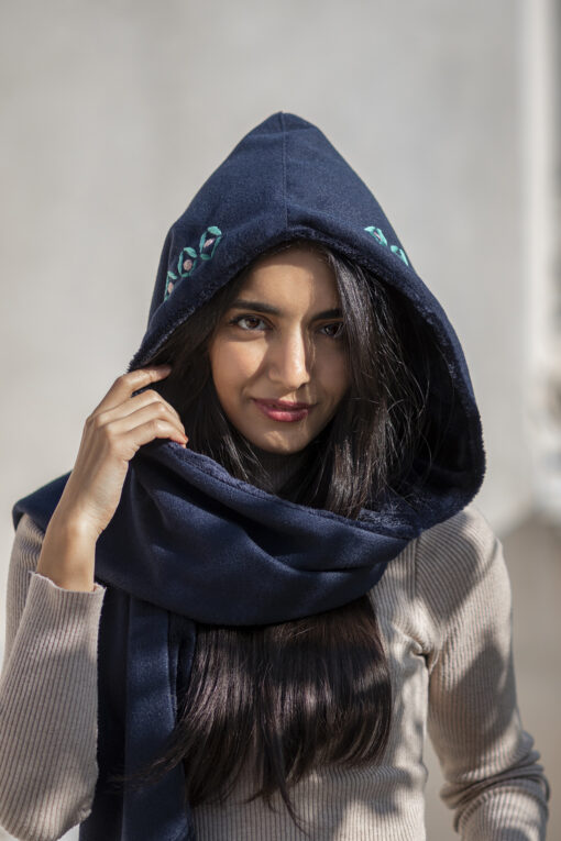 Idelbi Hoodie Scarf - Image 3