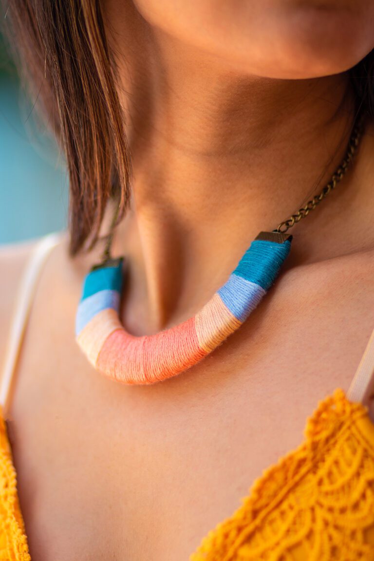 Colors Bobbin Choker
