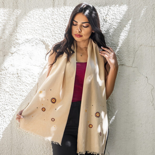 Alternative view of Beige Mosaic scarf