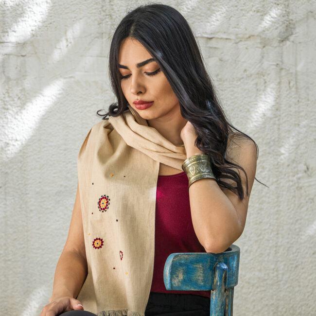 Alternative view of Beige Mosaic scarf