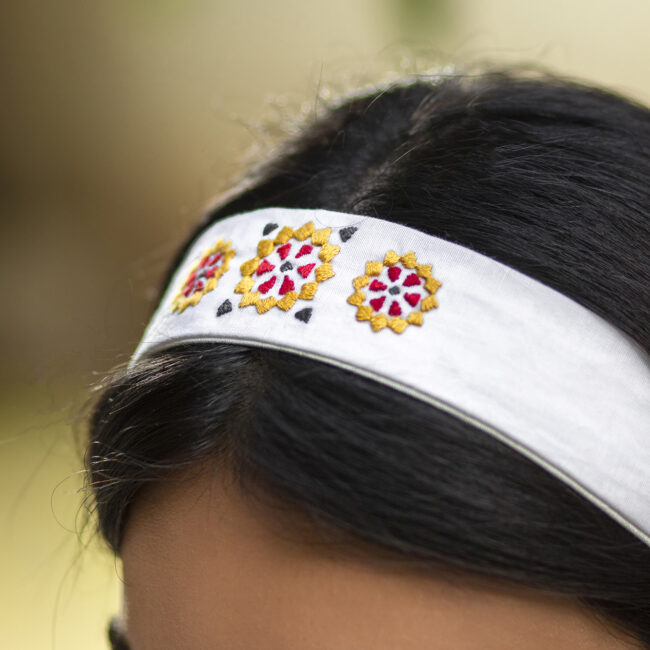 Alternative view of White Mosaic Hair Set