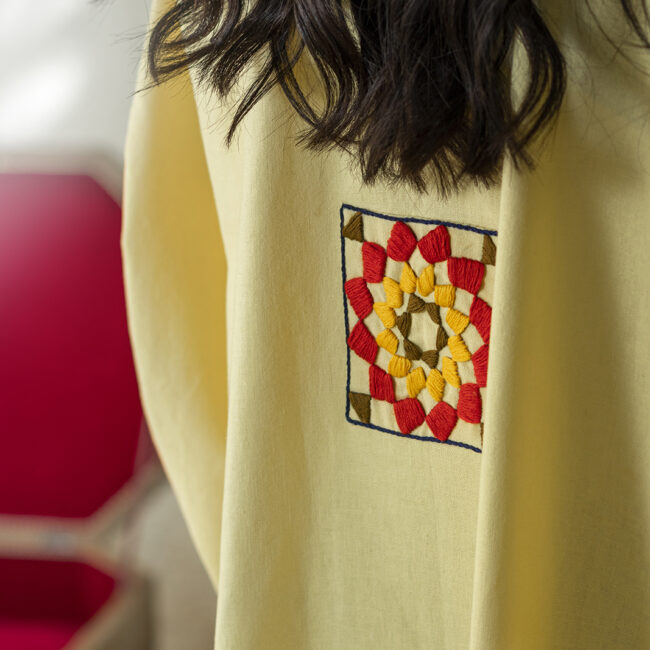 Alternative view of Yellow Mosaic Jacket