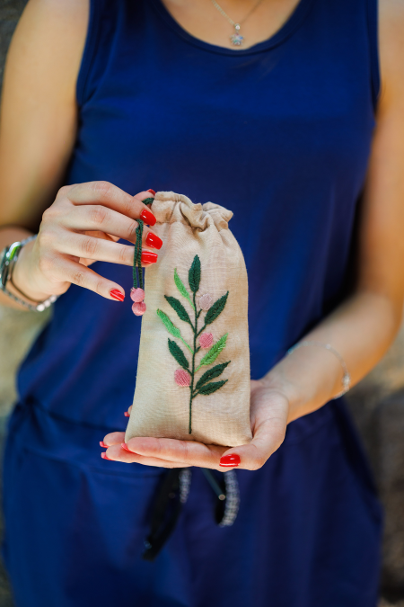 Beige Idelbi Glass Pouch - Image 5