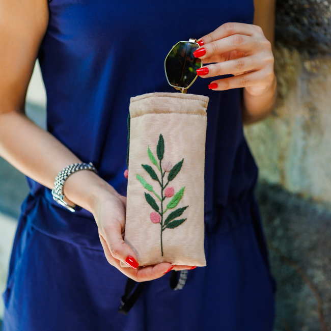 Beige Idelbi Glass Pouch