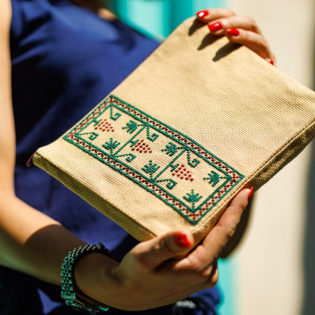 Etamin Derani Pouch