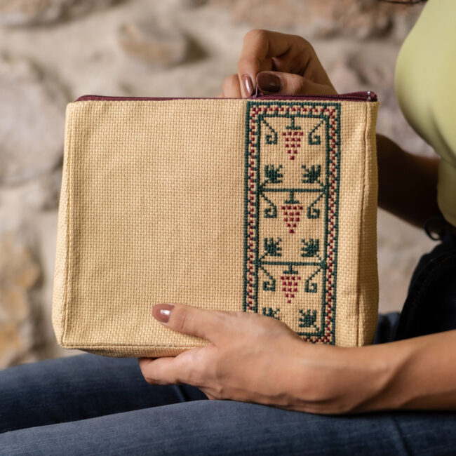 Etamin Derani Pouch